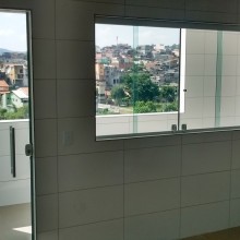 Janela 4 folhas com trinco.